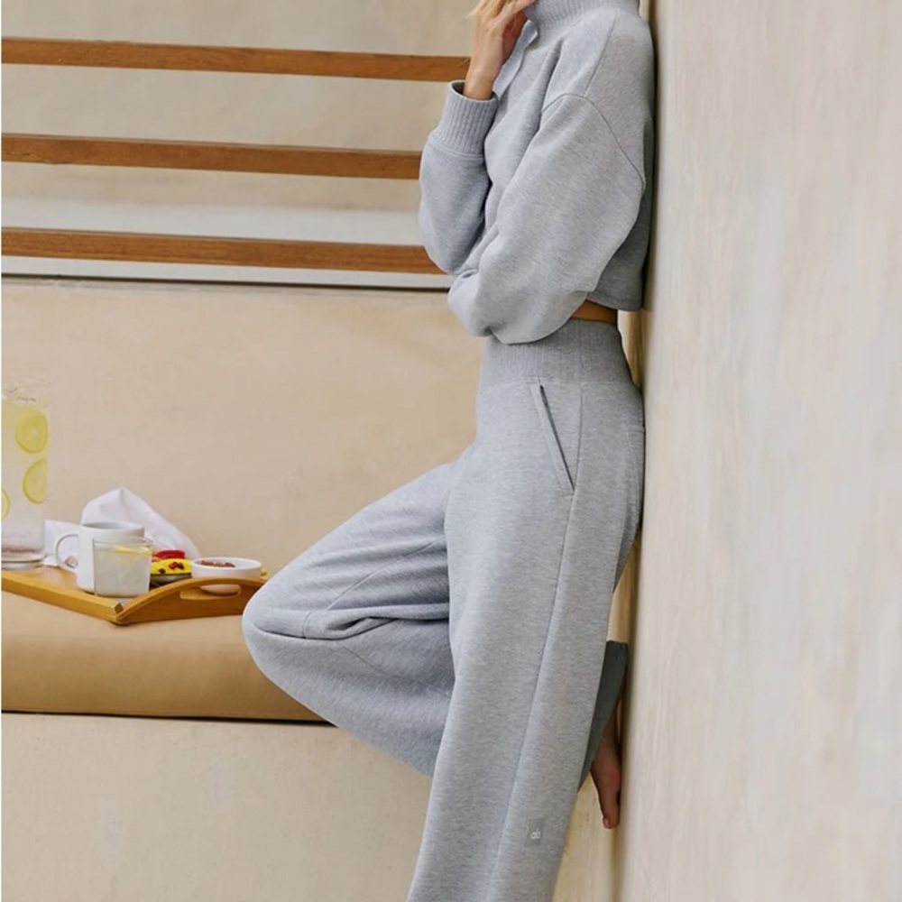 Alo Serenity Wide Leg Sweatpant Athletic Heather Grey Size Medium